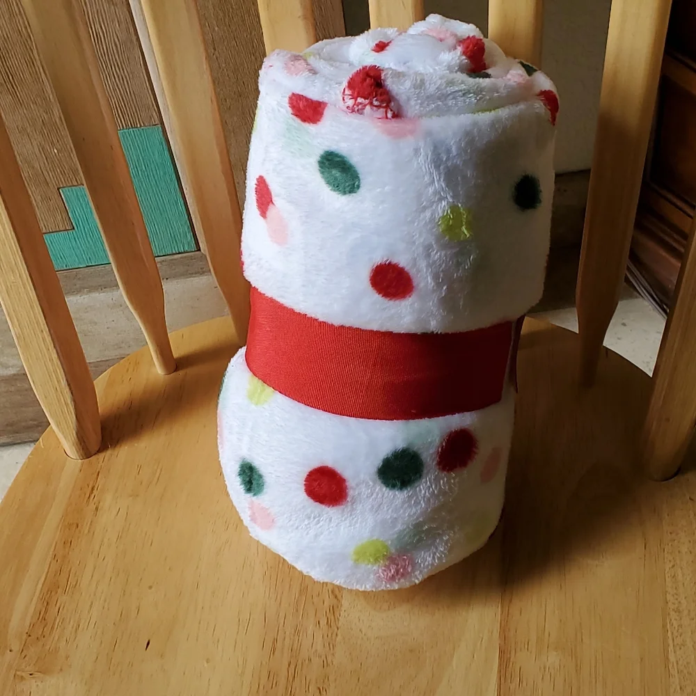 Polka Dot Fleece Throw 50